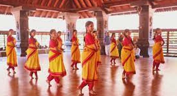 സ്കൂൾ കലോത്സവ സ്വാഗത ഗാനത്തിന് നൃത്താവിഷ്കാരം ഒരുക്കി കേരള കലാമണ്ഡലം സ്കൂൾ കലോത്സവ സ്വാഗത ഗാനത്തിന് നൃത്താവിഷ്കാരം ഒരുക്കി കേരള കലാമണ്ഡലം