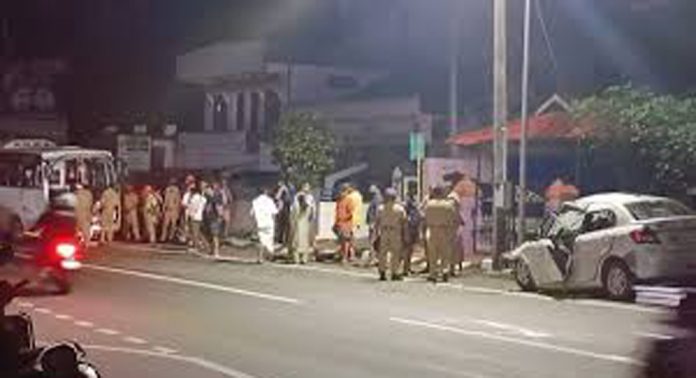 കോന്നി മുറിഞ്ഞകൽ കാറപകടം : ഹൈക്കോടതി റിപ്പോർട്ട് തേടി കോന്നി മുറിഞ്ഞകൽ കാറപകടം : ഹൈക്കോടതി റിപ്പോർട്ട് തേടി