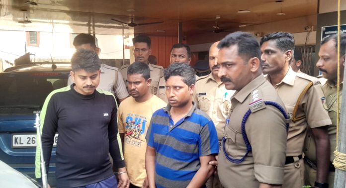 കോന്നിയില് ബംഗാൾ സ്വദേശിയായ യുവതിയെ അതിക്രൂരമായി പീഡിപ്പിക്കാൻ ശ്രമം ; 24 മണിക്കൂറിനുള്ളിൽ ആസാം സ്വദേശികളെ ചെന്നൈയില് നിന്നും പോലീസ് അറസ്റ്റ് ചെയ്തു കോന്നിയില് ബംഗാൾ സ്വദേശിയായ യുവതിയെ അതിക്രൂരമായി പീഡിപ്പിക്കാൻ ശ്രമം ; 24 മണിക്കൂറിനുള്ളിൽ ആസാം സ്വദേശികളെ ചെന്നൈയില് നിന്നും പോലീസ് അറസ്റ്റ് ചെയ്തു