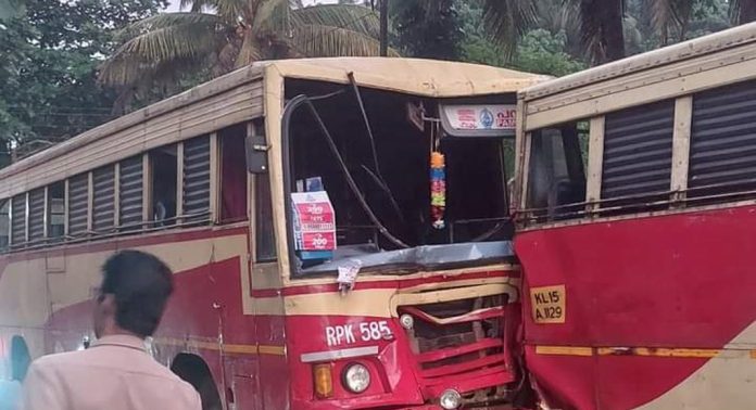 ഇലന്തൂര് പാലച്ചുവട് ജംഗ്ഷനില് കെ.എസ്ആര്ടിസി ബസുകള് കൂട്ടിയിടിച്ച് അപകടം ഇലന്തൂര് പാലച്ചുവട് ജംഗ്ഷനില് കെ.എസ്ആര്ടിസി ബസുകള് കൂട്ടിയിടിച്ച് അപകടം