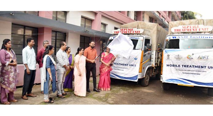 മൊബൈല് ട്രീറ്റ്മെന്റ് യൂണിറ്റുകള് ഫ്ളാഗ് ഓഫ് ചെയ്തു മൊബൈല് ട്രീറ്റ്മെന്റ് യൂണിറ്റുകള് ഫ്ളാഗ് ഓഫ് ചെയ്തു