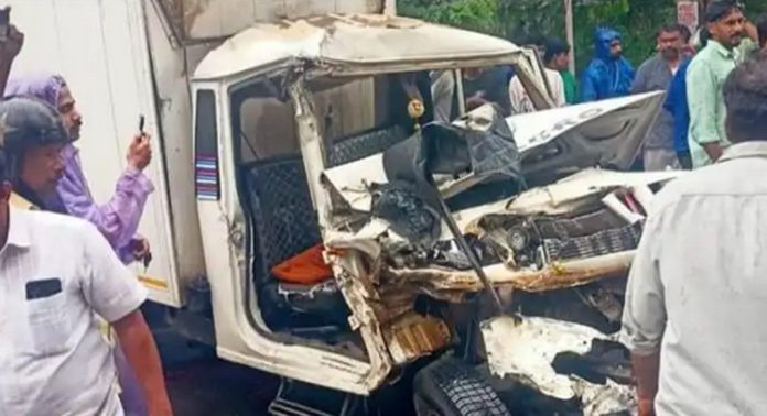 മലപ്പുറത്ത് ബസും പിക്കപ്പ് വാനും ബൈക്കും കൂട്ടിയിടിച്ച് 5 പേർക്ക് പരിക്ക് മലപ്പുറത്ത് ബസും പിക്കപ്പ് വാനും ബൈക്കും കൂട്ടിയിടിച്ച് 5 പേർക്ക് പരിക്ക്
