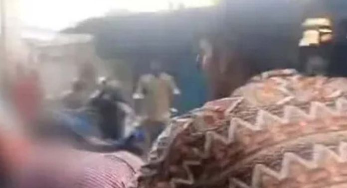 ആറുനില കെട്ടിടം തകർന്ന് നിരവധിപ്പേർ കുടുങ്ങിക്കിടക്കുന്നതായി റിപ്പോർട്ട് ആറുനില കെട്ടിടം തകർന്ന് നിരവധിപ്പേർ കുടുങ്ങിക്കിടക്കുന്നതായി റിപ്പോർട്ട്