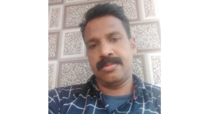 കോന്നി കെ എസ് ആർ റ്റി സി ഡിപ്പോയിൽ മധ്യ വയസ്കനെ മരിച്ച നിലയിൽ കണ്ടെത്തി കോന്നി കെ എസ് ആർ റ്റി സി ഡിപ്പോയിൽ മധ്യ വയസ്കനെ മരിച്ച നിലയിൽ കണ്ടെത്തി