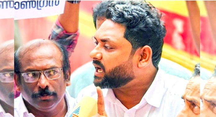 ശബരിമല ഹെൽപ്പ് ഡസ്ക്കിന്റെ പ്രവർത്തനം അവസാനിപ്പിക്കാൻ കെ.എസ്.ആർ.ടി.സി നിർദ്ദേശം ; ഭക്തർക്ക് സേവനമൊരുക്കാൻ മൊബൈൽ യൂണിറ്റുമായി ദേശീയ അസംഘടിത തൊഴിലാളി കോൺഗ്രസ് ശബരിമല ഹെൽപ്പ് ഡസ്ക്കിന്റെ പ്രവർത്തനം അവസാനിപ്പിക്കാൻ കെ.എസ്.ആർ.ടി.സി നിർദ്ദേശം ; ഭക്തർക്ക് സേവനമൊരുക്കാൻ മൊബൈൽ യൂണിറ്റുമായി ദേശീയ അസംഘടിത തൊഴിലാളി കോൺഗ്രസ്