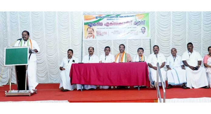 മതേതര ജനാധിപത്യം കോണ്ഗ്രസിന്റെ പ്രതിബദ്ധത ; പ്രൊഫ. സതീഷ് കൊച്ചുപറമ്പില് മതേതര ജനാധിപത്യം കോണ്ഗ്രസിന്റെ പ്രതിബദ്ധത ; പ്രൊഫ. സതീഷ് കൊച്ചുപറമ്പില്