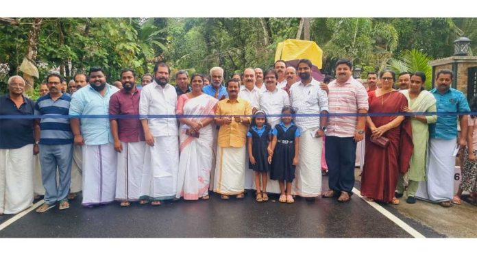 റീബിൽഡ് കേരള പദ്ധതിയിൽ ഉൾപ്പെടുത്തി നിർമ്മിച്ച കണ്ണങ്കര – ഇടമുറി റോഡിൻറെ ഉദ്ഘാടനം നടത്തി റീബിൽഡ് കേരള പദ്ധതിയിൽ ഉൾപ്പെടുത്തി നിർമ്മിച്ച കണ്ണങ്കര – ഇടമുറി റോഡിൻറെ ഉദ്ഘാടനം നടത്തി