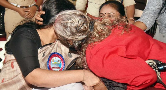 വെറുമൊരു കാര്ഡല്ല ; ഇതു പുതുജീവിതം വെറുമൊരു കാര്ഡല്ല ; ഇതു പുതുജീവിതം
