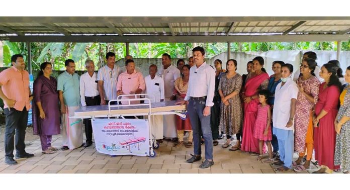 ഹൈഡ്രോളിക് സ്ട്രെച്ചർ കൈമാറി ഹൈഡ്രോളിക് സ്ട്രെച്ചർ കൈമാറി