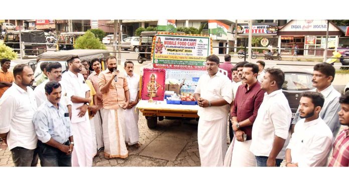 ആശ്വാസമേകാൻ നേരിട്ട് ഭക്തരിലേക്ക് ; ദേശീയ അസംഘടിത തൊഴിലാളി കോൺഗ്രസ് മൊബൈൽ യൂണിറ്റ് പ്രവർത്തനം ആരംഭിച്ചു ആശ്വാസമേകാൻ നേരിട്ട് ഭക്തരിലേക്ക് ; ദേശീയ അസംഘടിത തൊഴിലാളി കോൺഗ്രസ് മൊബൈൽ യൂണിറ്റ് പ്രവർത്തനം ആരംഭിച്ചു