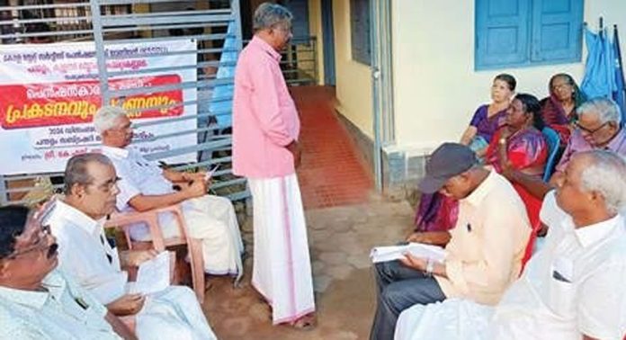 കേരള സ്റ്റേറ്റ് സർവീസ് പെൻഷനേഴ്സ് യൂണിയൻ പന്തളം സബ്ട്രഷറിക്കു മുൻപിൽ ധർണ നടത്തി കേരള സ്റ്റേറ്റ് സർവീസ് പെൻഷനേഴ്സ് യൂണിയൻ പന്തളം സബ്ട്രഷറിക്കു മുൻപിൽ ധർണ നടത്തി