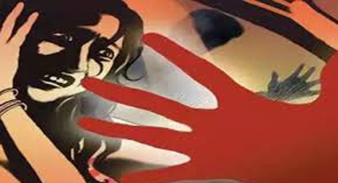 ഒമ്പതുകാരിയെ പീഡിപ്പിച്ച കേസ് : എഴുപതുകാരന് 72 വർഷം തടവും 210000 രൂപ പിഴയും ഒമ്പതുകാരിയെ പീഡിപ്പിച്ച കേസ് : എഴുപതുകാരന് 72 വർഷം തടവും 210000 രൂപ പിഴയും