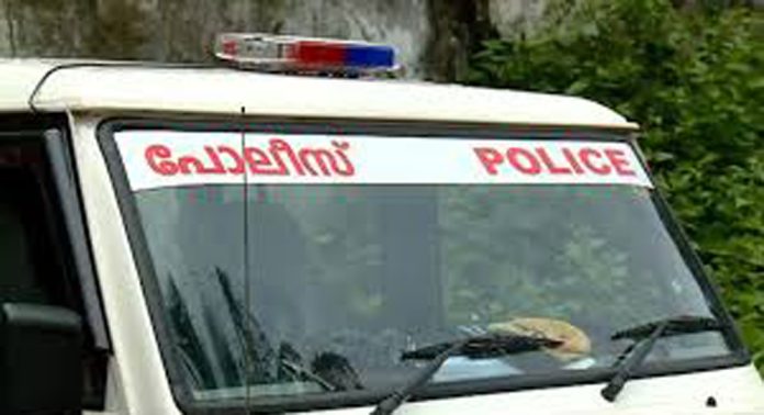 പത്തനംതിട്ടയിൽ പറമ്പിൽ നിന്ന് തലയോട്ടി കണ്ടെത്തി പത്തനംതിട്ടയിൽ പറമ്പിൽ നിന്ന് തലയോട്ടി കണ്ടെത്തി