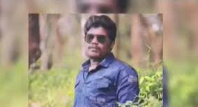 പത്തനംതിട്ടയിൽ യുവാവിനെ കാറിടിച്ച് കൊന്ന സംഭവം ; പ്രതികൾ പിടിയിൽ പത്തനംതിട്ടയിൽ യുവാവിനെ കാറിടിച്ച് കൊന്ന സംഭവം ; പ്രതികൾ പിടിയിൽ
