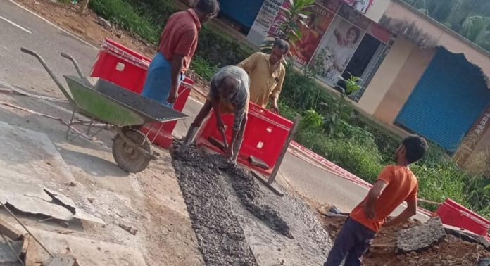 അപകടങ്ങൾ തുടർക്കഥയാകുന്നു ; ഉതിമൂട് ജംഗ്ഷനിലെ കീക്കൊഴൂർ റോഡിൻ്റെയും കുംമ്പളാംപൊയ്ക റോഡിന്റെയും തുടക്കത്തിൽ ഹമ്പ് നിർമ്മിക്കുന്നു അപകടങ്ങൾ തുടർക്കഥയാകുന്നു ; ഉതിമൂട് ജംഗ്ഷനിലെ കീക്കൊഴൂർ റോഡിൻ്റെയും കുംമ്പളാംപൊയ്ക റോഡിന്റെയും തുടക്കത്തിൽ ഹമ്പ് നിർമ്മിക്കുന്നു
