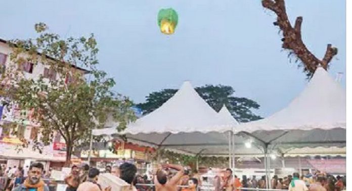 ശബരിമലയിൽ ബലൂൺ ജ്യോതി പറത്തി ആന്ധ്രയിൽനിന്നെത്തിയ തീര്ഥാടകന് ; താക്കീതുമായി പോലീസ് ശബരിമലയിൽ ബലൂൺ ജ്യോതി പറത്തി ആന്ധ്രയിൽനിന്നെത്തിയ തീര്ഥാടകന് ; താക്കീതുമായി പോലീസ്