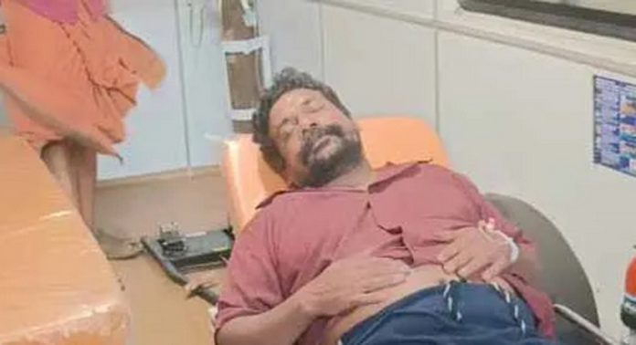 സന്നിധാനത്ത് നാലരലിറ്റര് വിദേശമദ്യവുമായി കസ്റ്റഡിയില് എടുത്ത ഹോട്ടല് ജീവനക്കാരന് സ്റ്റേഷനില് ചോര ഛര്ദിച്ചു സന്നിധാനത്ത് നാലരലിറ്റര് വിദേശമദ്യവുമായി കസ്റ്റഡിയില് എടുത്ത ഹോട്ടല് ജീവനക്കാരന് സ്റ്റേഷനില് ചോര ഛര്ദിച്ചു