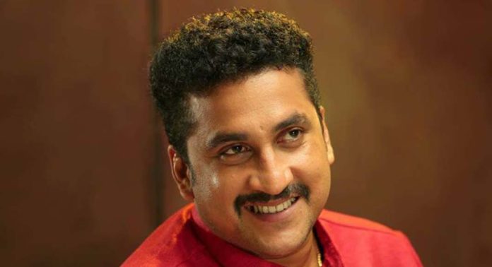 നടന് സന്തോഷ് കീഴാറ്റൂരിന്റെ മകനെയും സുഹൃത്തുക്കളെയും ആക്രമിച്ചെന്ന് പരാതി നടന് സന്തോഷ് കീഴാറ്റൂരിന്റെ മകനെയും സുഹൃത്തുക്കളെയും ആക്രമിച്ചെന്ന് പരാതി
