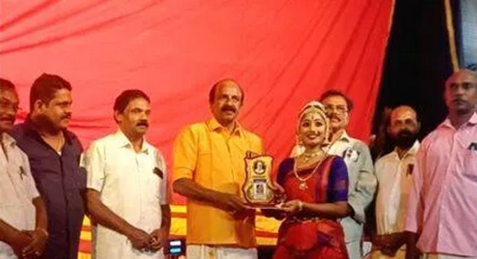 എസ്.എൻ.ഡി.പിയോഗം നെടിയകാല ശാഖയിലെ എസ്.എസ്.എൽസിക്കും പ്ലസ്ടുവിനും ഉന്നത വിജയം നേടിയ കുട്ടികള്ക്ക് സ്കോളർഷിപ്പ് നല്കി എസ്.എൻ.ഡി.പിയോഗം നെടിയകാല ശാഖയിലെ എസ്.എസ്.എൽസിക്കും പ്ലസ്ടുവിനും ഉന്നത വിജയം നേടിയ കുട്ടികള്ക്ക് സ്കോളർഷിപ്പ് നല്കി