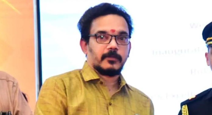 സംസ്ഥാന സ്കൂള് കലോത്സവത്തിന്റെ സ്വാഗത ഗാനമൊരുക്കി തൂണേരിയിലെ മേൽശാന്തി സംസ്ഥാന സ്കൂള് കലോത്സവത്തിന്റെ സ്വാഗത ഗാനമൊരുക്കി തൂണേരിയിലെ മേൽശാന്തി