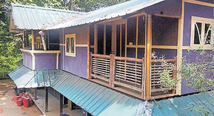 സഞ്ചാരികൾക്ക് പ്രയോജനമില്ലാതെ അടവി കുട്ടവഞ്ചി സവാരി കേന്ദ്രത്തിലെ കെട്ടിടം സഞ്ചാരികൾക്ക് പ്രയോജനമില്ലാതെ അടവി കുട്ടവഞ്ചി സവാരി കേന്ദ്രത്തിലെ കെട്ടിടം