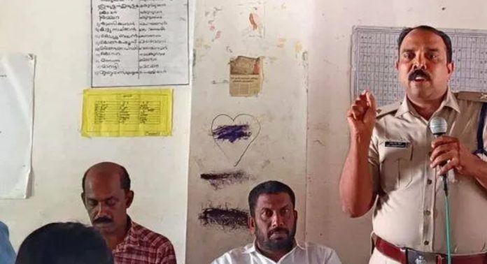 തോട്ടക്കോണം ഗവ.ഹയർ സെക്കൻഡറി സ്കൂളില് നിയമ ബോധവത്കരണ ക്ലാസ് നടത്തി തോട്ടക്കോണം ഗവ.ഹയർ സെക്കൻഡറി സ്കൂളില് നിയമ ബോധവത്കരണ ക്ലാസ് നടത്തി
