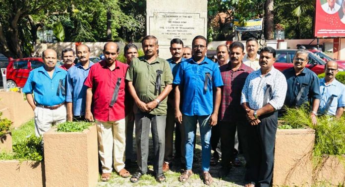 നാഷണൽ എക്സ് സർവീസ് മെൻ കോ- ഓർഡിനേഷൻ കമ്മിറ്റിയുടെ ആഭിമുഖ്യത്തിൽ കരിദിനം ആചരിച്ചു നാഷണൽ എക്സ് സർവീസ് മെൻ കോ- ഓർഡിനേഷൻ കമ്മിറ്റിയുടെ ആഭിമുഖ്യത്തിൽ കരിദിനം ആചരിച്ചു