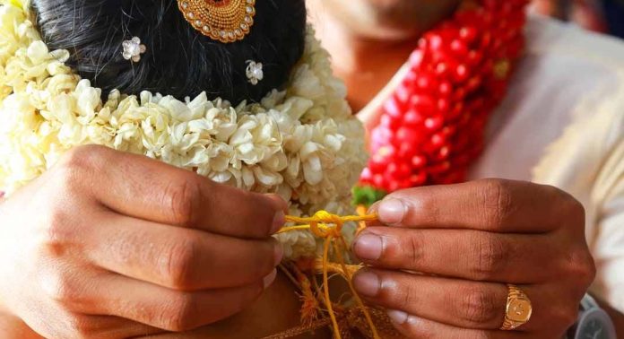 സമൂഹ വിവാഹത്തിന്റെ പേരിൽ സംഘാടകർ കബളിപ്പിച്ചെന്ന് പരാതി സമൂഹ വിവാഹത്തിന്റെ പേരിൽ സംഘാടകർ കബളിപ്പിച്ചെന്ന് പരാതി