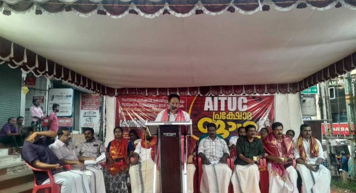 ബി ജെ പി യോട് കോൺഗ്രസ് അനുകൂല നിലപാട് സ്വീകരിക്കുന്നു : കെ പി രാജേന്ദ്രൻ ബി ജെ പി യോട് കോൺഗ്രസ് അനുകൂല നിലപാട് സ്വീകരിക്കുന്നു : കെ പി രാജേന്ദ്രൻ