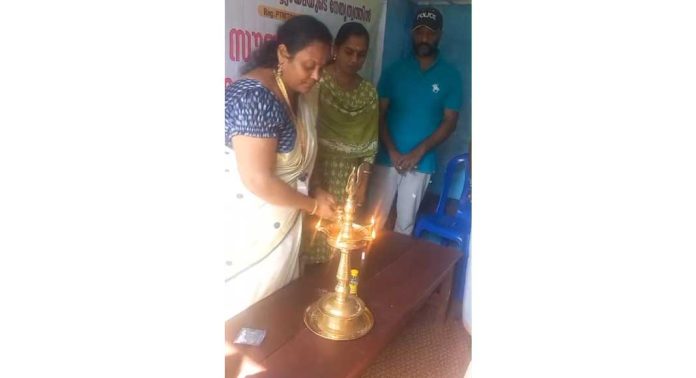 മലയാലപ്പുഴ പഞ്ചായത്തിലെ 8, 9,10, വാർഡുകളിലെ ആരോഗ്യ ഇൻഷുറൻസ് പദ്ധതി ഉദ്ഘാടനം ചെയ്തു മലയാലപ്പുഴ പഞ്ചായത്തിലെ 8, 9,10, വാർഡുകളിലെ ആരോഗ്യ ഇൻഷുറൻസ് പദ്ധതി ഉദ്ഘാടനം ചെയ്തു