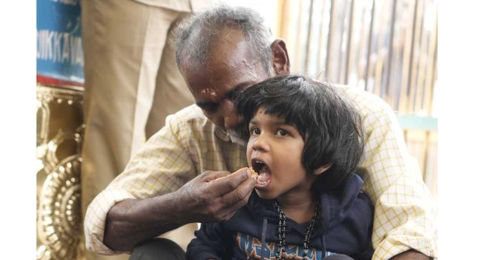 അയ്യന്റെ നടയിൽ ചോറുണ്ട് 225 കുട്ടികൾ അയ്യന്റെ നടയിൽ ചോറുണ്ട് 225 കുട്ടികൾ