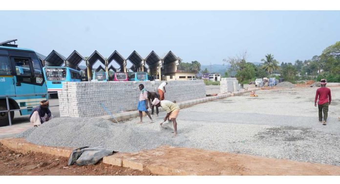 മുഖം മാറുന്ന നഗരസഭാ ബസ് സ്റ്റാൻഡ് ; നഗരത്തിന് പുതുവത്സര സമ്മാനം മുഖം മാറുന്ന നഗരസഭാ ബസ് സ്റ്റാൻഡ് ; നഗരത്തിന് പുതുവത്സര സമ്മാനം