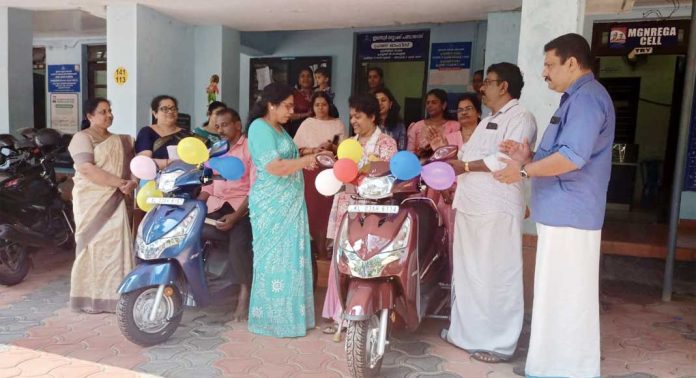 ഭിന്നശേഷിക്കാര്ക്ക് ട്രൈസ്കൂട്ടര് വിതരണം ചെയ്തു ഭിന്നശേഷിക്കാര്ക്ക് ട്രൈസ്കൂട്ടര് വിതരണം ചെയ്തു