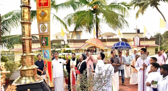 കുമ്പഴ സെൻറ് മേരീസ് മലങ്കര കത്തോലിക്കാ പള്ളിയിലെ 94 -മത് ഇടവകപ്പെരുന്നാൾ കൊടിയേറ്റ് കുമ്പഴ സെൻറ് മേരീസ് മലങ്കര കത്തോലിക്കാ പള്ളിയിലെ 94 -മത് ഇടവകപ്പെരുന്നാൾ കൊടിയേറ്റ്