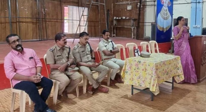 റാന്നി എം.എസ്.എച്ച്.എസില് ബോധവൽക്കരണ ക്ലാസ് സംഘടിപ്പിച്ചു റാന്നി എം.എസ്.എച്ച്.എസില് ബോധവൽക്കരണ ക്ലാസ് സംഘടിപ്പിച്ചു