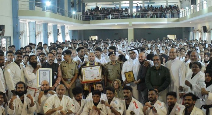 ഒരു വേദിയിൽ ഏറ്റവും കൂടുതൽ കരാട്ടേ ബ്ലാക്ക് ബെൽറ്റ് സമ്മാനിച്ചതിന് ലോക റെക്കാേഡ് ഒരു വേദിയിൽ ഏറ്റവും കൂടുതൽ കരാട്ടേ ബ്ലാക്ക് ബെൽറ്റ് സമ്മാനിച്ചതിന് ലോക റെക്കാേഡ്