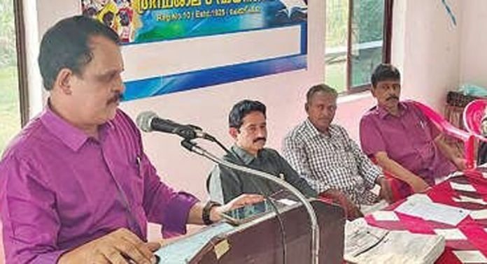 ഏവൂർ ദേശബന്ധു ഗ്രന്ഥശാലയിൽ എം.ടി. വാസുദേവൻ നായർ അനുസ്മരണം നടന്നു ഏവൂർ ദേശബന്ധു ഗ്രന്ഥശാലയിൽ എം.ടി. വാസുദേവൻ നായർ അനുസ്മരണം നടന്നു
