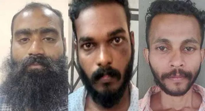 യുവാവിന്റെ വീട്ടിലേക്ക് സ്ഫോടകവസ്തുക്കള് എറിഞ്ഞു ; മൂന്നു പേരെ കീഴ്വായ്പ്പൂര് പോലീസ് അറസ്റ്റ് ചെയ്തു യുവാവിന്റെ വീട്ടിലേക്ക് സ്ഫോടകവസ്തുക്കള് എറിഞ്ഞു ; മൂന്നു പേരെ കീഴ്വായ്പ്പൂര് പോലീസ് അറസ്റ്റ് ചെയ്തു