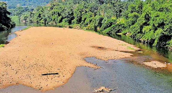വരള്ച്ച രൂക്ഷം ; മണിമലയാർ വറ്റിവരളുന്നു വരള്ച്ച രൂക്ഷം ; മണിമലയാർ വറ്റിവരളുന്നു