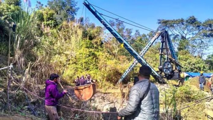അസം ഖനി അപകടം ; മൂന്നുപേരുടെ മൃതദേഹം കൂടി കണ്ടെത്തി അസം ഖനി അപകടം ; മൂന്നുപേരുടെ മൃതദേഹം കൂടി കണ്ടെത്തി