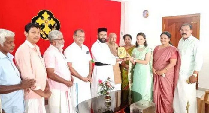 റെസ്പറേറ്ററി തെറാപ്പിയിൽ ഒന്നാം റാങ്ക് നേടിയ റിയാ റോയിയെ സ്നേഹ സ്പർശം കൂട്ടായ്മ അനുമോദിച്ചു റെസ്പറേറ്ററി തെറാപ്പിയിൽ ഒന്നാം റാങ്ക് നേടിയ റിയാ റോയിയെ സ്നേഹ സ്പർശം കൂട്ടായ്മ അനുമോദിച്ചു