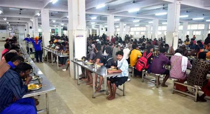 മകരവിളക്ക് : പാണ്ടിത്താവളത്തില് അന്നദാനം തുടങ്ങി മകരവിളക്ക് : പാണ്ടിത്താവളത്തില് അന്നദാനം തുടങ്ങി