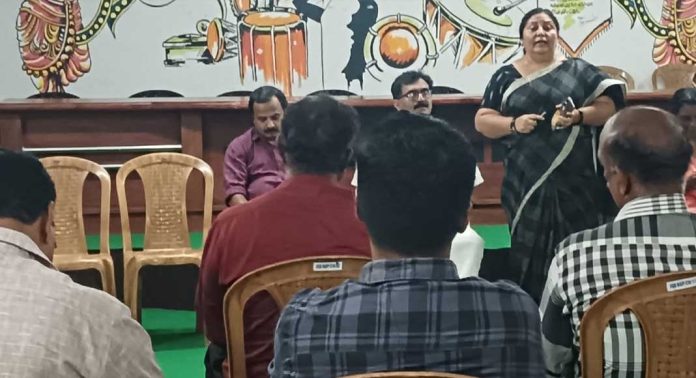 കോന്നി ഗ്രാമപഞ്ചായത്തിനെ മാലിന്യ മുക്തമാക്കുന്നതിന്റെ ഭാഗമായി സംയുക്തയോഗം ചേർന്നു കോന്നി ഗ്രാമപഞ്ചായത്തിനെ മാലിന്യ മുക്തമാക്കുന്നതിന്റെ ഭാഗമായി സംയുക്തയോഗം ചേർന്നു