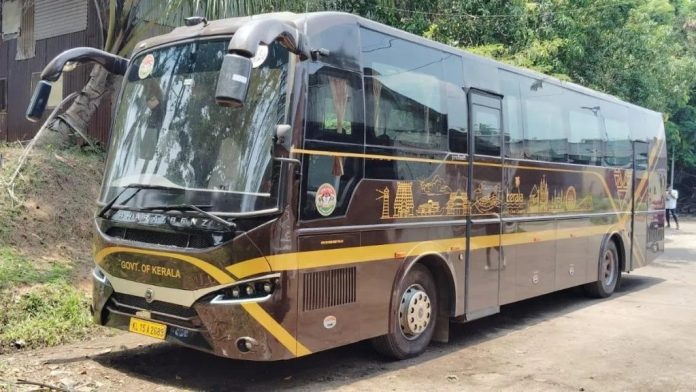 സർവ്വീസ് പുനരാരംഭിച്ച് നവകേരള ബസ് : ടിക്കറ്റ് നിരക്ക് 910 രൂപ സർവ്വീസ് പുനരാരംഭിച്ച് നവകേരള ബസ് : ടിക്കറ്റ് നിരക്ക് 910 രൂപ