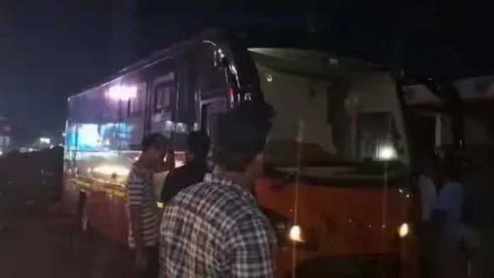 വടകരയില് യുവാക്കള് മരിച്ച സംഭവം ; കാര്ബണ് മോണോക്സൈഡ് ശ്വസിച്ചെന്ന് സ്ഥിരീകരണം വടകരയില് യുവാക്കള് മരിച്ച സംഭവം ; കാര്ബണ് മോണോക്സൈഡ് ശ്വസിച്ചെന്ന് സ്ഥിരീകരണം