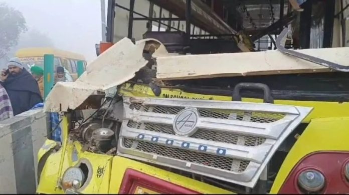 പഞ്ചാബിൽ കർഷക യൂണിയൻ അംഗങ്ങളുടെ ബസ് മറിഞ്ഞ് 3 സ്ത്രീകൾ മരിച്ചു പഞ്ചാബിൽ കർഷക യൂണിയൻ അംഗങ്ങളുടെ ബസ് മറിഞ്ഞ് 3 സ്ത്രീകൾ മരിച്ചു