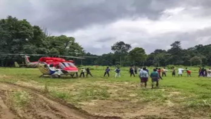 ഹെലിക്കോപ്റ്റര് പരിശീലന പറക്കലിനിടെ തകര്ന്ന് വീണു ; മൂന്ന് മരണം ഹെലിക്കോപ്റ്റര് പരിശീലന പറക്കലിനിടെ തകര്ന്ന് വീണു ; മൂന്ന് മരണം