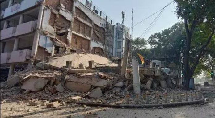 ചണ്ഡീഗഡിൽ ബഹുനിലക്കെട്ടിടം തകർന്നു വീണു ചണ്ഡീഗഡിൽ ബഹുനിലക്കെട്ടിടം തകർന്നു വീണു