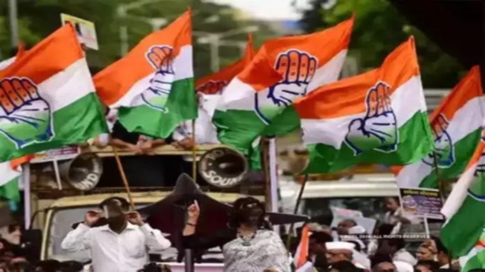 സ്ത്രീകള്ക്ക് പ്രതിമാസം 2500 രൂപ ; ‘ജീവന് രക്ഷാ യോജന’ പദ്ധതി പ്രഖ്യാപിച്ച് കോണ്ഗ്രസ് സ്ത്രീകള്ക്ക് പ്രതിമാസം 2500 രൂപ ; ‘ജീവന് രക്ഷാ യോജന’ പദ്ധതി പ്രഖ്യാപിച്ച് കോണ്ഗ്രസ്