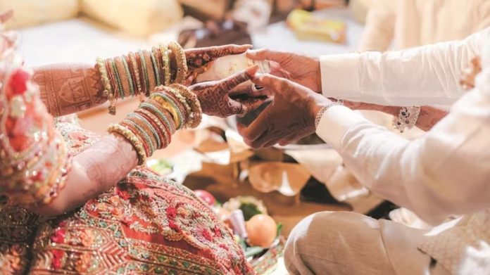 വിവാഹ സദ്യയിൽ വിഷം കലർത്തി ; വധുവിൻ്റെ അമ്മാവനെതിരെ കേസ് വിവാഹ സദ്യയിൽ വിഷം കലർത്തി ; വധുവിൻ്റെ അമ്മാവനെതിരെ കേസ്
